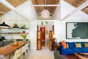 Art Bungalow Walking Distance To The Beach